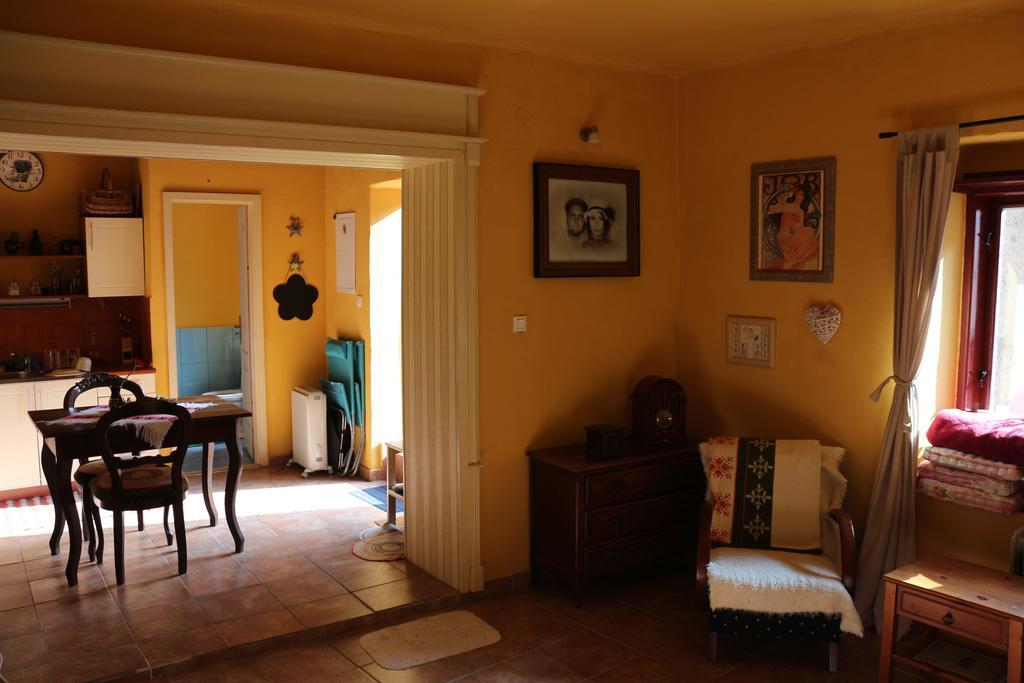 Apartman Na Zlatom Dvore Banska Stiavnica Bilik gambar